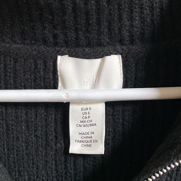 H&M quarter zip sweater - Picture 3 of 3
